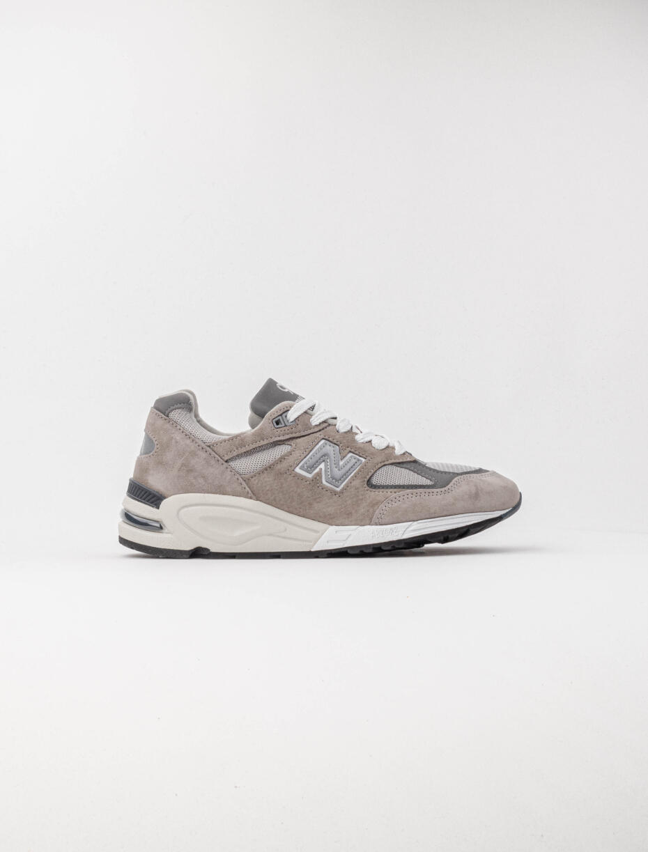 New Balance M990GY2