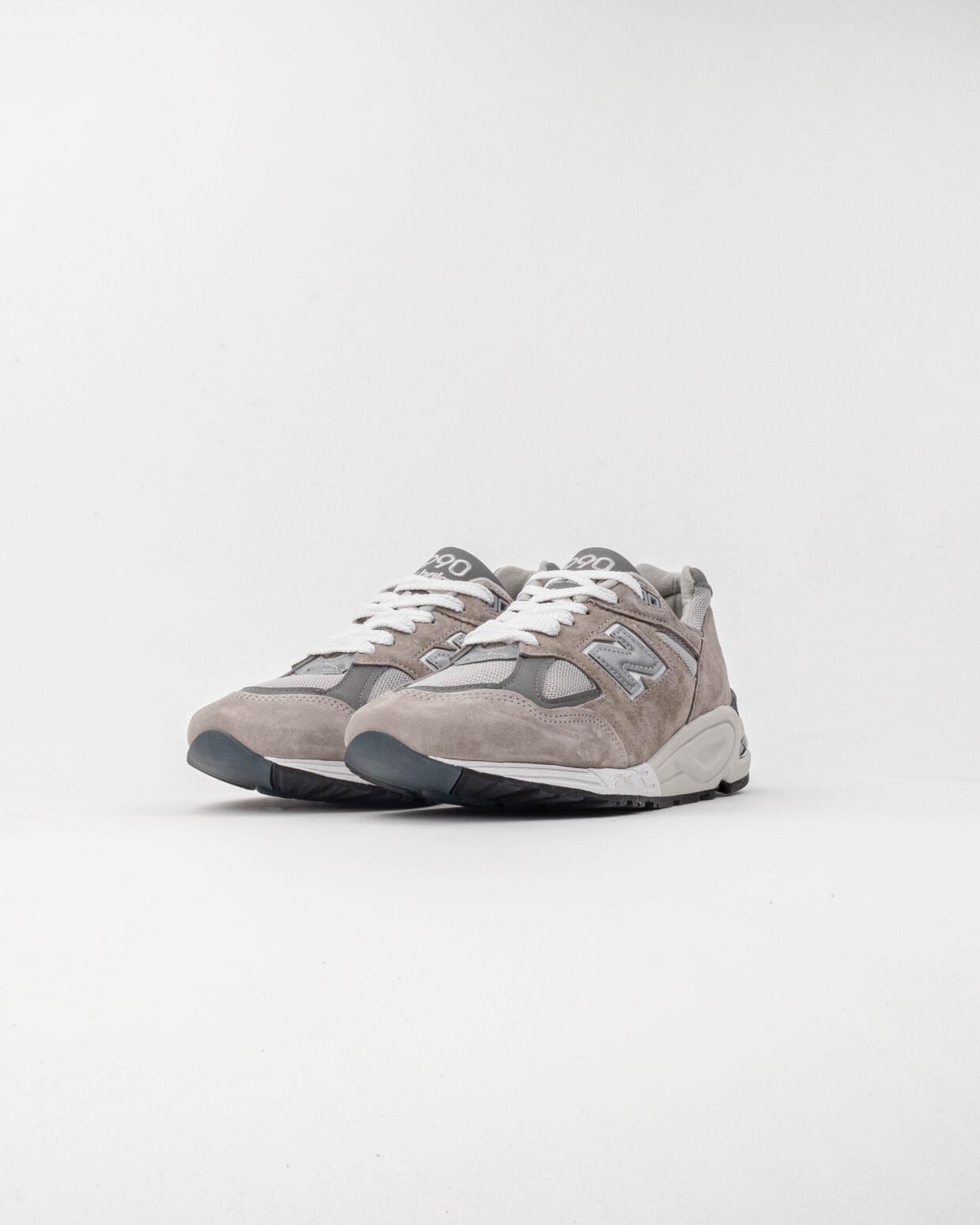 New Balance M990GY2