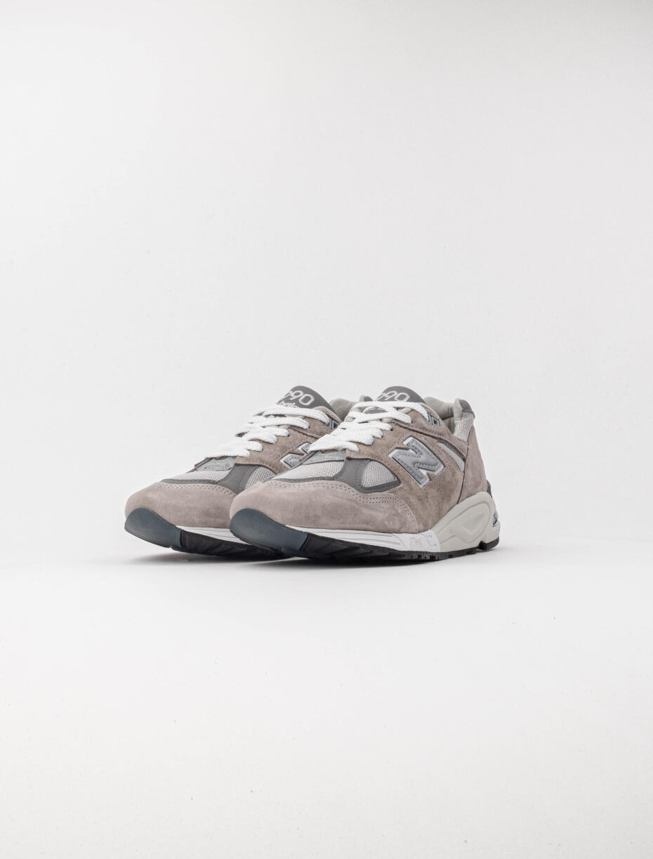 New Balance M990GY2