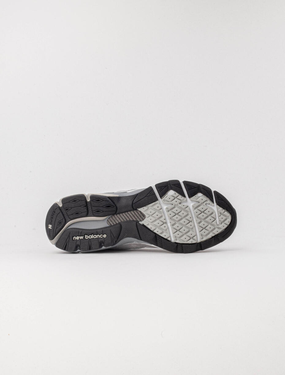 New Balance M990GY3