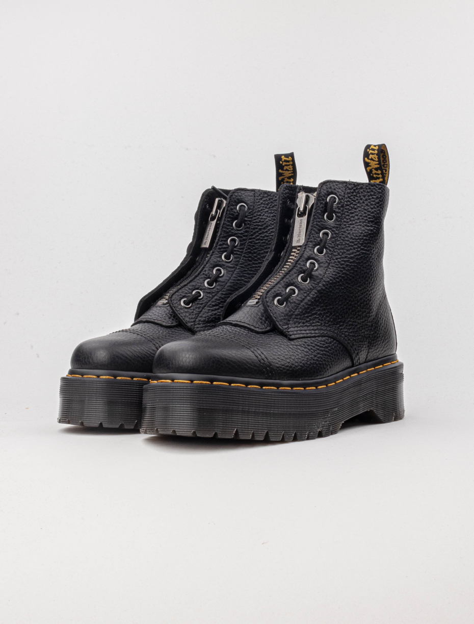 sleek leather sneaker