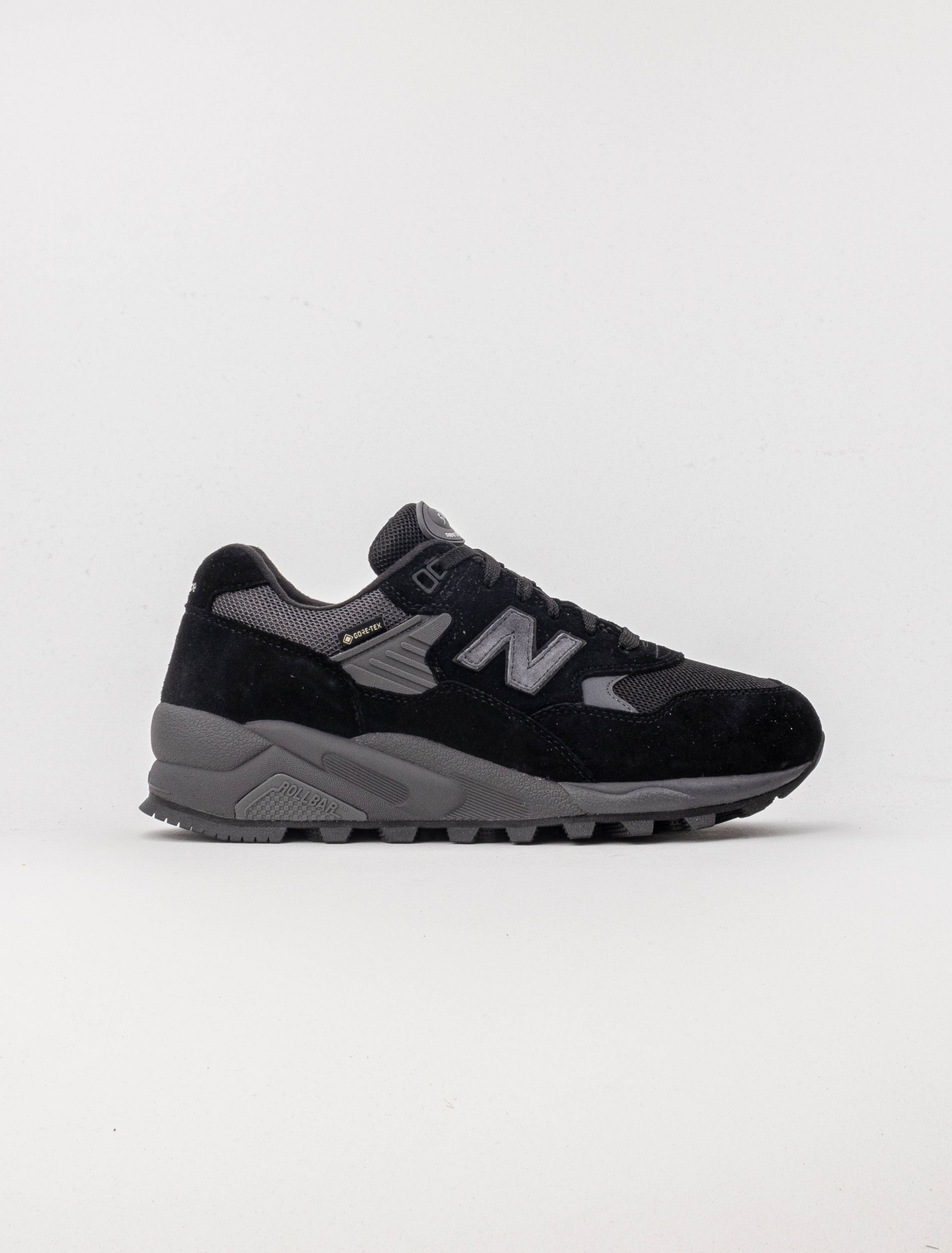 New balance black 2025 580