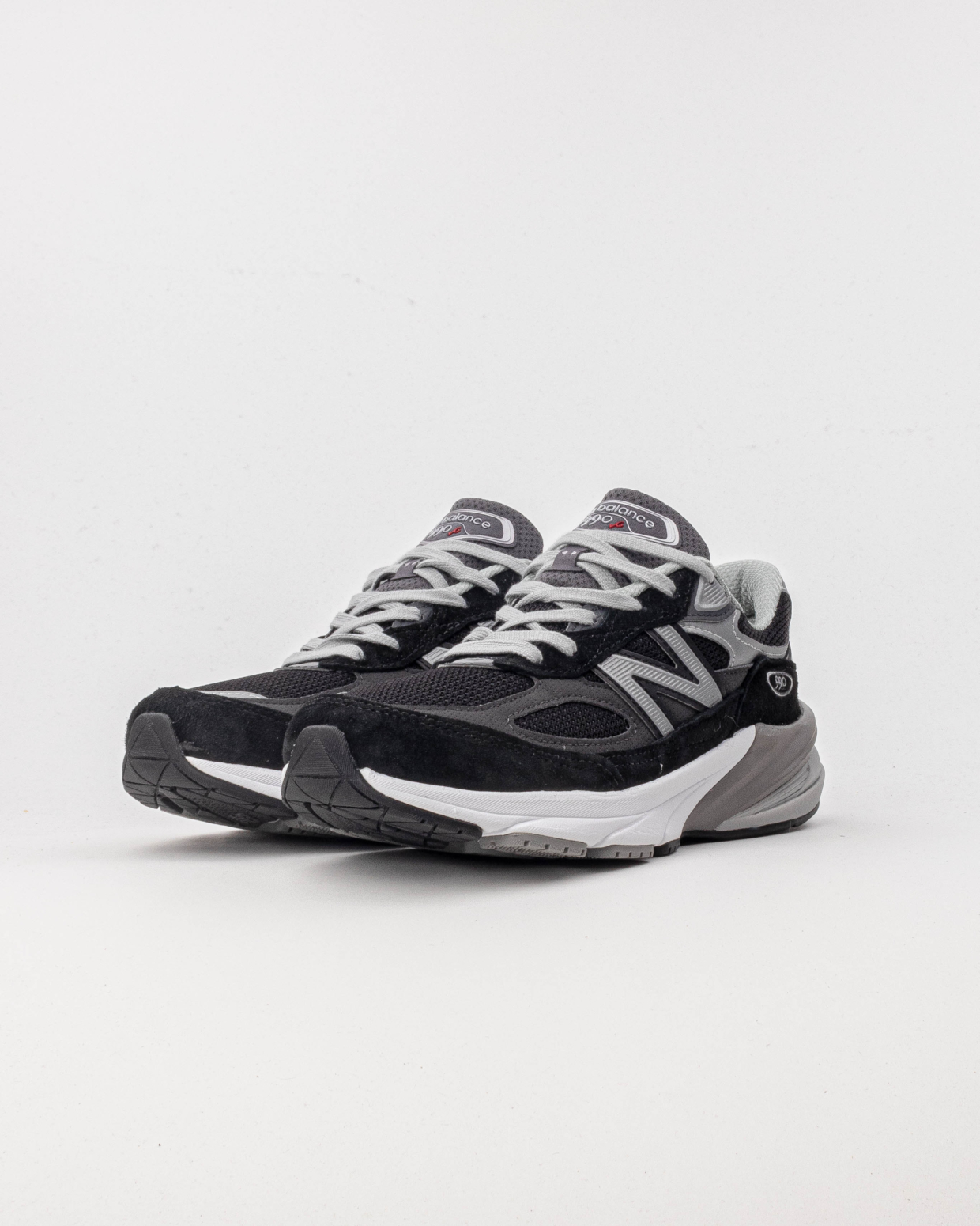 New Balance M990BK6