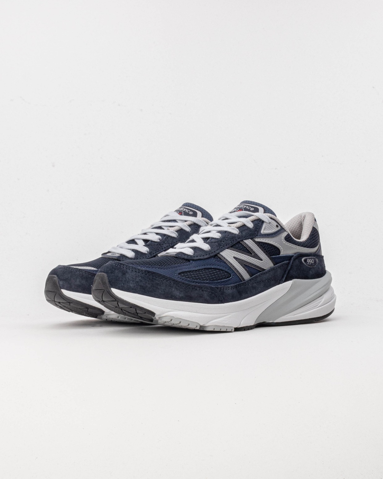 New Balance M990NV6