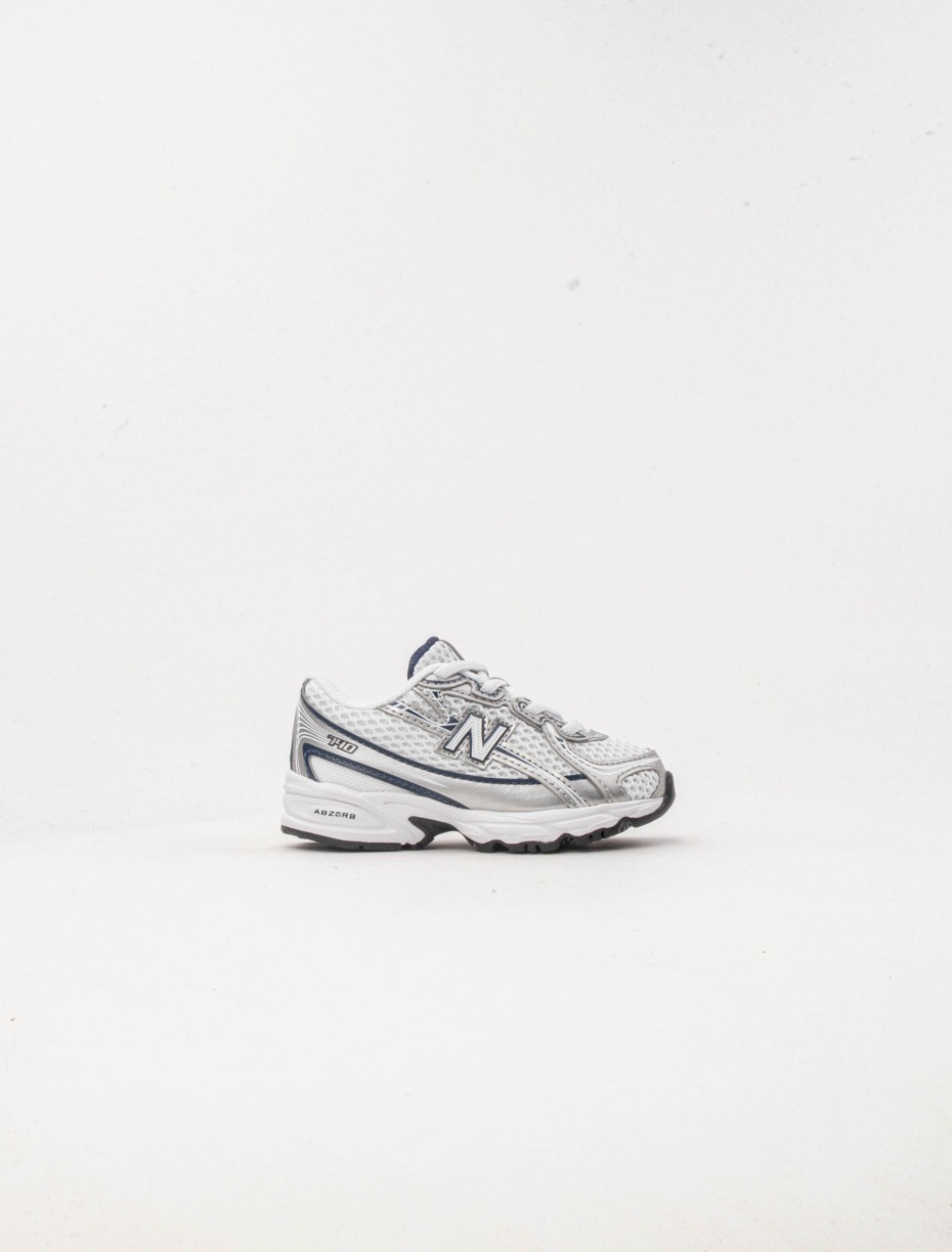 New Balance IZ740WN