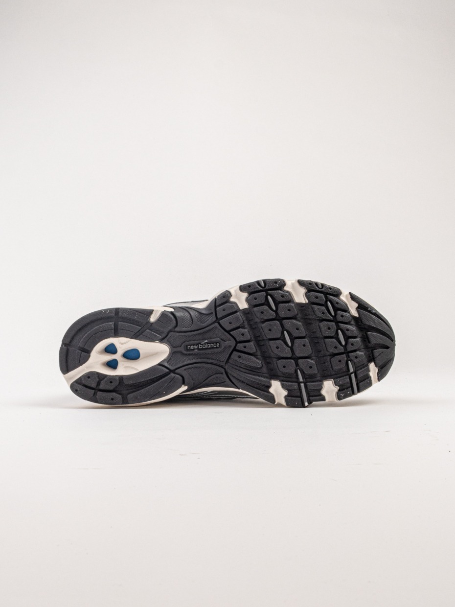 New Balance U740BK2