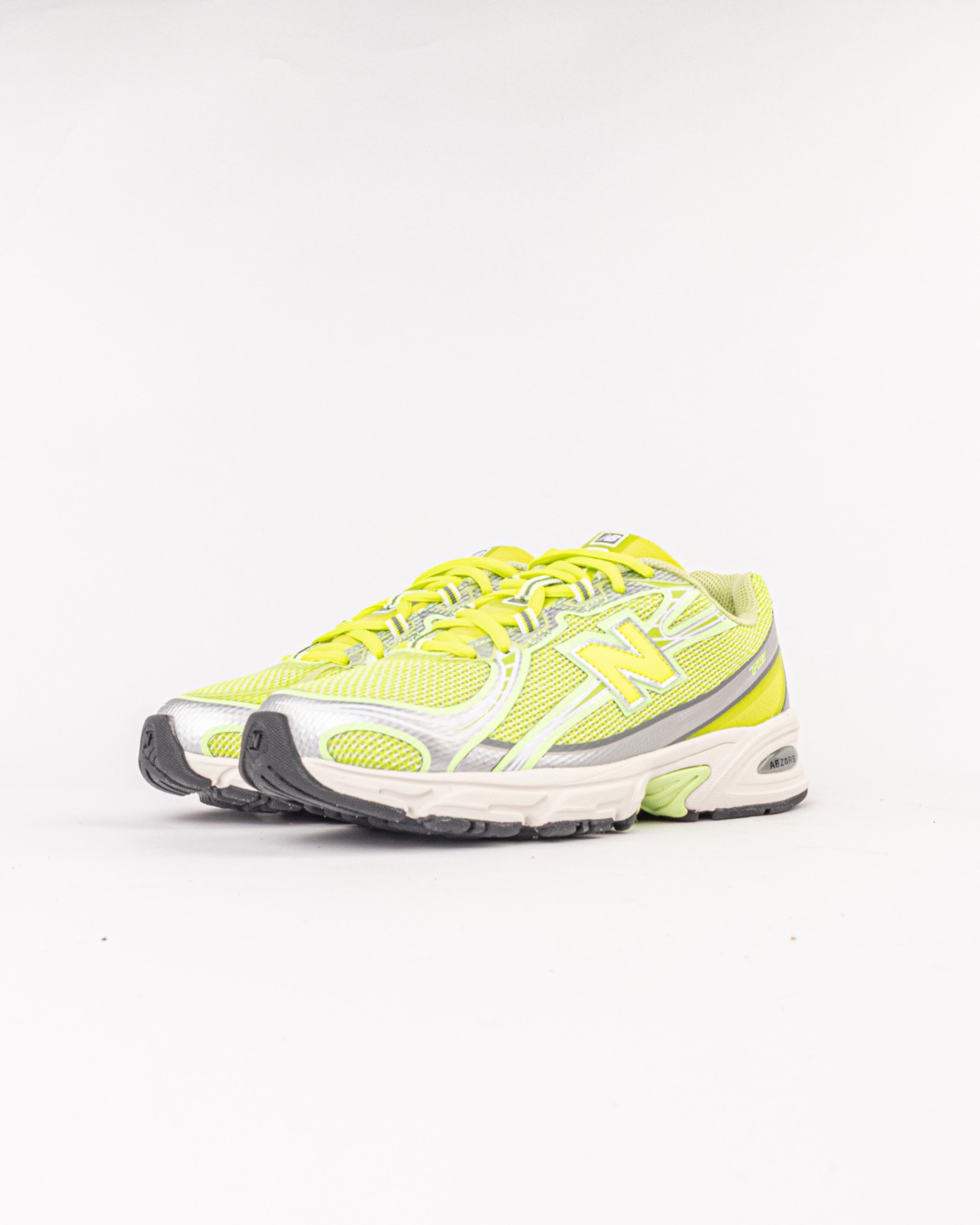 New Balance U740N8QA